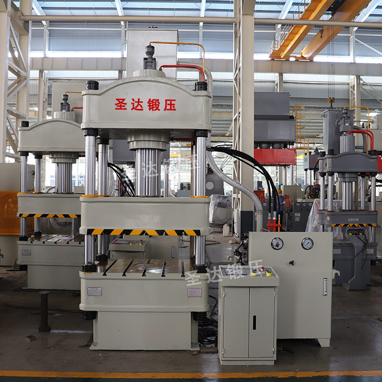 200噸四柱液壓機(jī)車間實物 200噸四柱液壓機(jī)車間實物