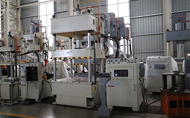 四柱液壓機廠家哪家好？