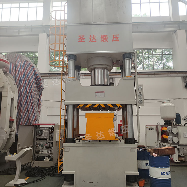 800噸冷擠壓成型液壓機客戶現(xiàn)場 800噸冷擠壓成型液壓機客戶現(xiàn)場