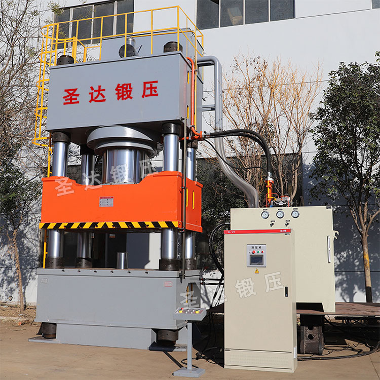 2000噸三梁四柱油壓機(jī) 2000噸三梁四柱油壓機(jī)