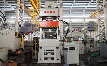 三梁四柱液壓機簡述（結(jié)構(gòu)、特點、參數(shù)及配置）